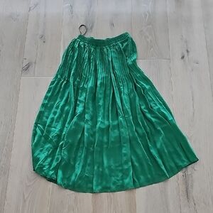 NWOT Elegant Green Pleated Skirt